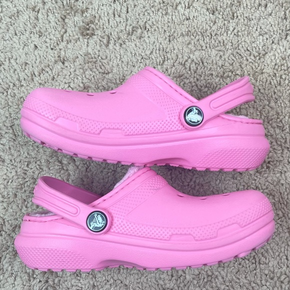 Crocs Kids Classic Lined Clog in Pink - Picture 5 of 14